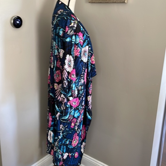 LuLaRoe floral cover up beach cover robe like new - Picture 5 of 9
